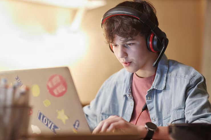 Handling Your Role in the Digital Social World